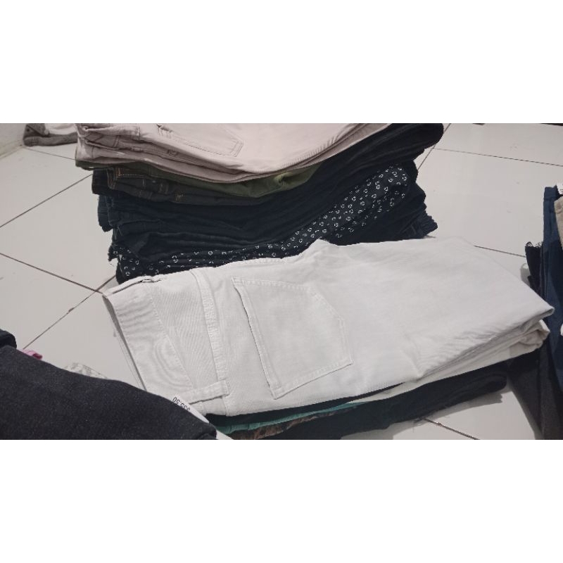 PAKET USAHA SERBA UNIQLO