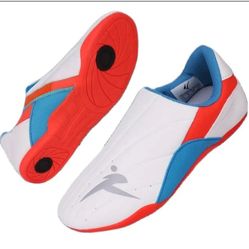 sepatu taekwondo wt