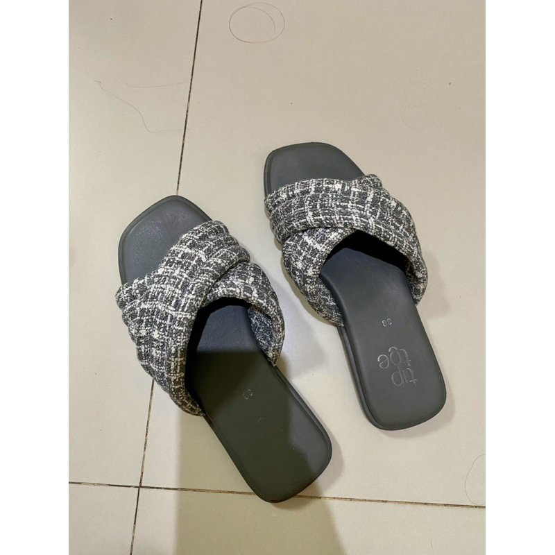 Tiptoe Woman flat sandals