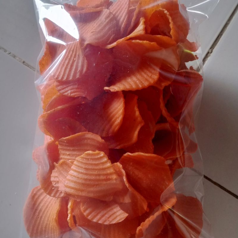

kerupuk mentah/ kerupuk puyur poco poco merah( udah d jemur) mentah