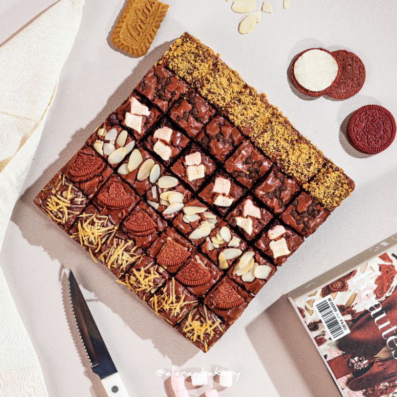 

FUDGY BROWNIS RED VELVET PREMIUM UK. 20X20CM ISI 36PCS (BROWNIS SEKAT)