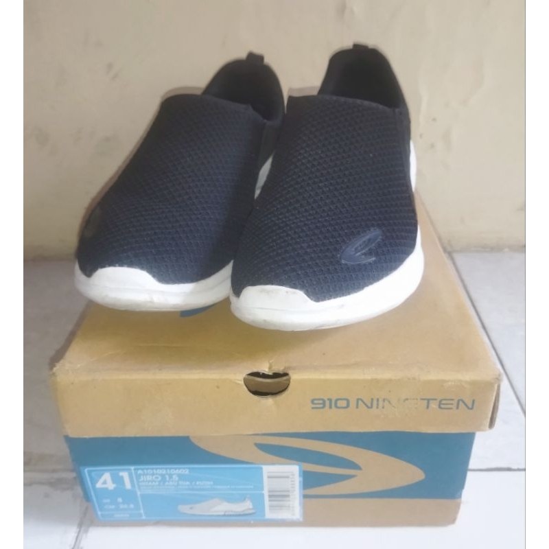 Sepatu Running seken brand 910 Nineten Jiro 1.5 sz 41