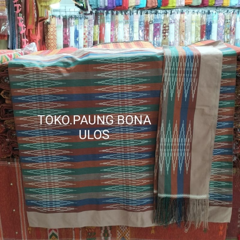 HARUNGUAN SELENDANG DAN SARUNG WARNA COKLAT SUSU.