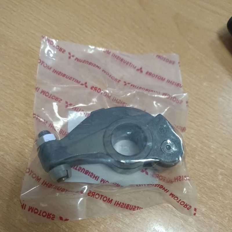 ROCKER ARM EX L300 DIESEL 4D56 L200 STRADA MD352128