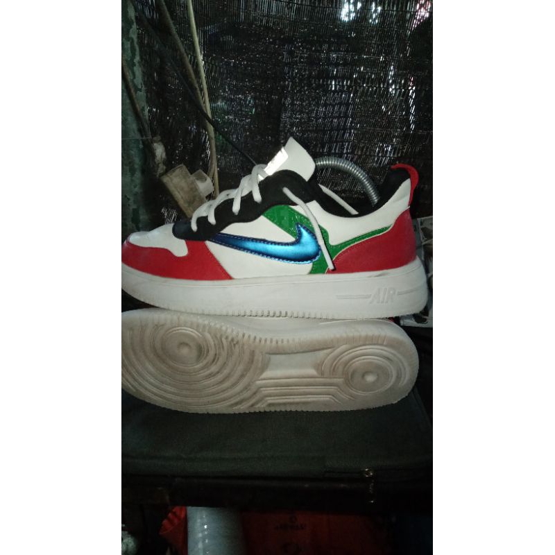 Sepatu sneakers second supreme