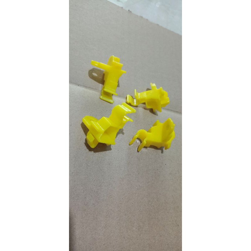 plastik dudukan tiang kap mesin ayla agya 2020 original