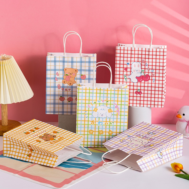 

Paperbag Karakter Kartun Beruang Lucu Hampers Bahan Karton Sampul