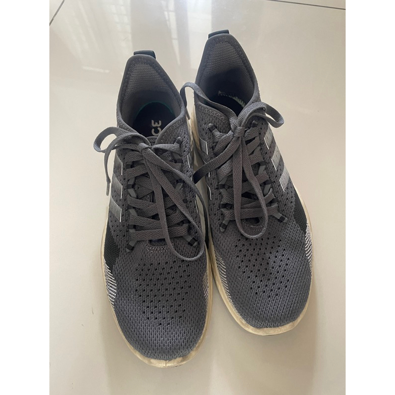 Preloved Sepatu Adidas Running Shoes