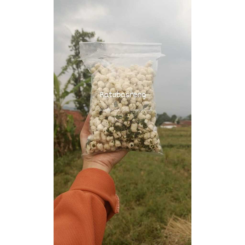 

Pilus kencur ori daun jeruk 250 gram / pilus kencur / pilus cikur / cemilan / snack / jajanan murah / jajanan viral