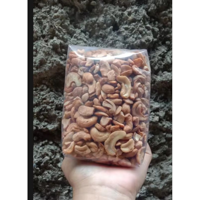 

kacang Mede patahan 500 gr matang