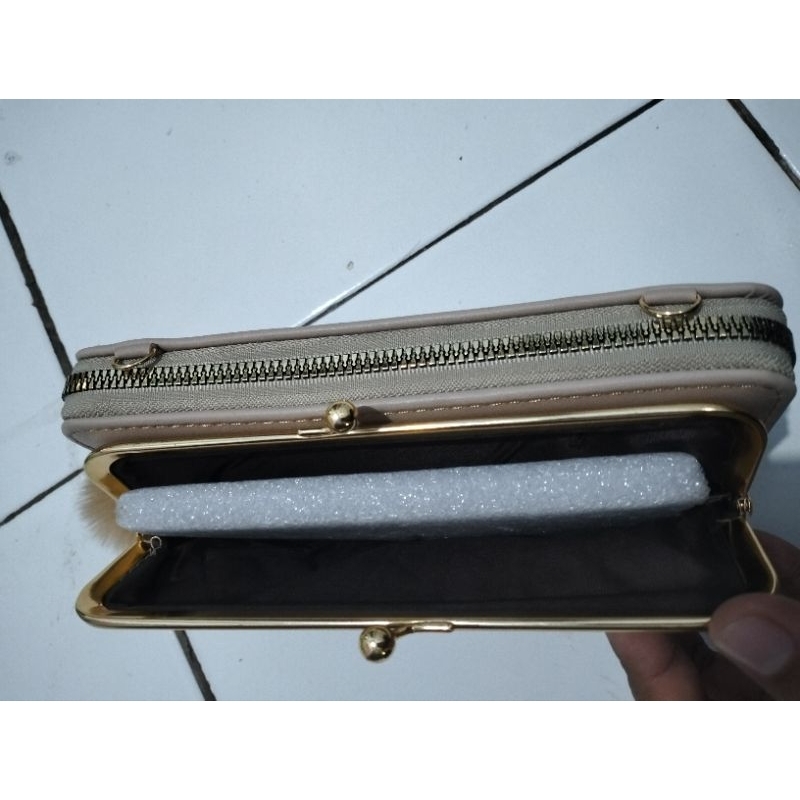dompet boneka