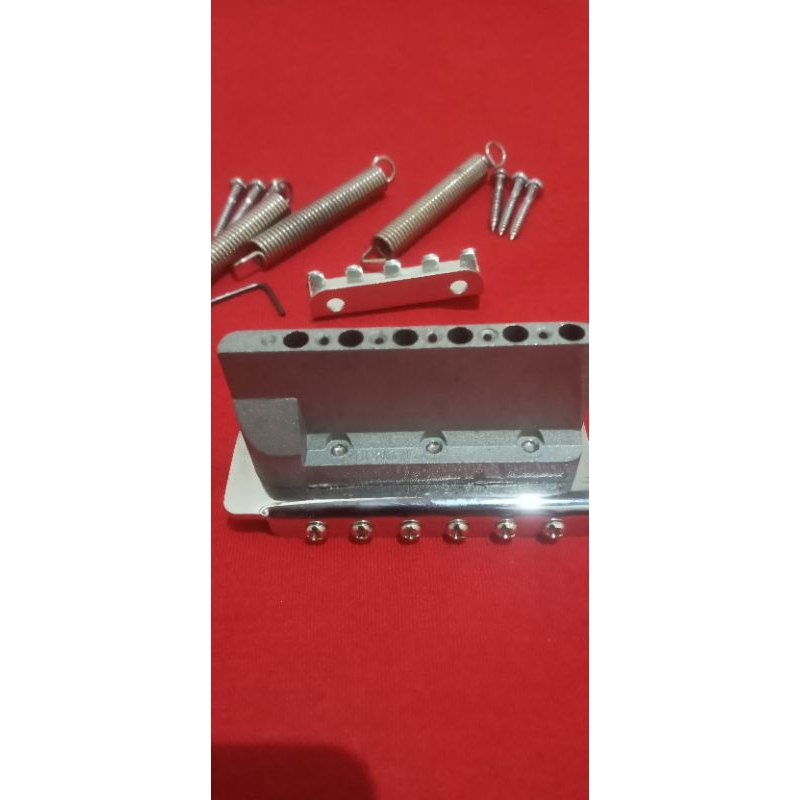 Tremolo bridge squier stratocaster