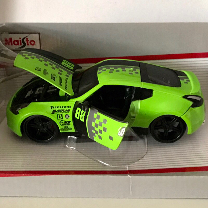1:24 2009 Nissan 370Z hijau Maisto