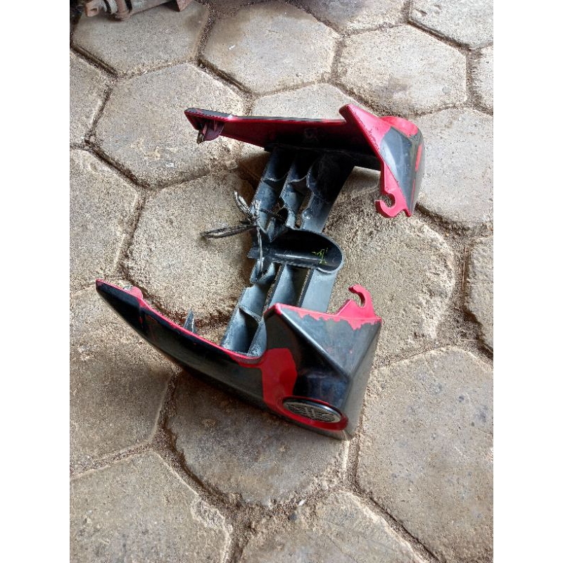 SAYAP BAWAH TANGKY COVER SAYAP MESIN YAMAHA BYSON LAMA KARBU ORIGINAL