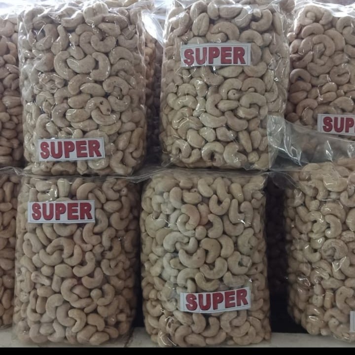 

Kacang Mede mentah Super Wonogiri 1 Kg (Cashew Nut)