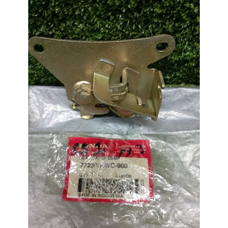 Engsel Kunci Jepitan Jok CS1 CS One ori AHM 77230-KWC-900