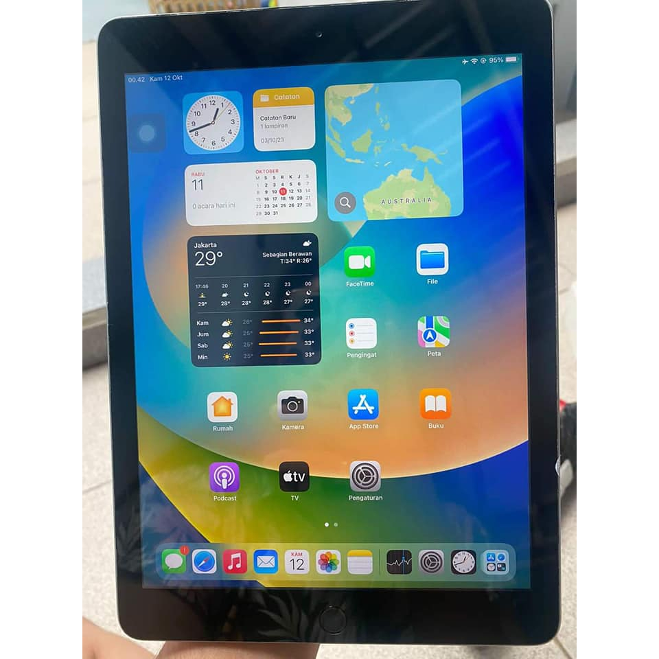 New iPad 9.7" inch Gen  5 Wifi Cellular 128GB Second Original