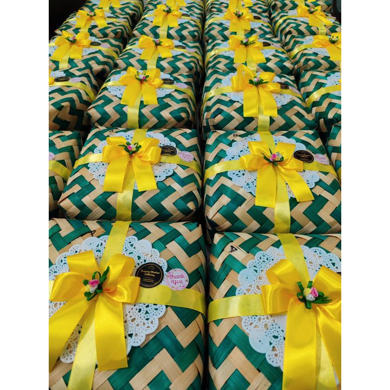 

sepasang besek bambu batik 20cm free pita