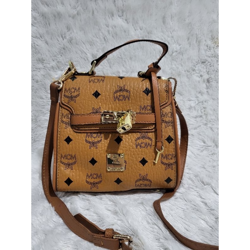 preloved mcm sling bag