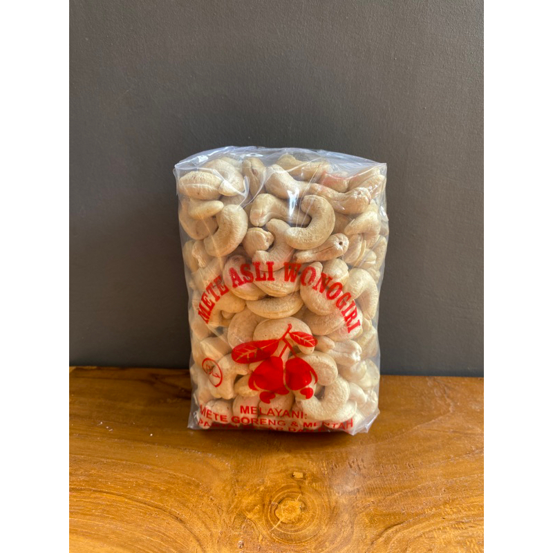 

KACANG METE (KWALITAS SUPER) 500gr & 200gr