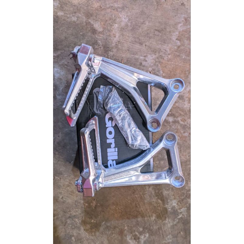 POSTEP CBR 650 R FOOTSTEP BELAKANG CBR650 UNTUK MODIFIKASI MOTOR UNIVERSAL BARANG IMPORT MIRIP ORI