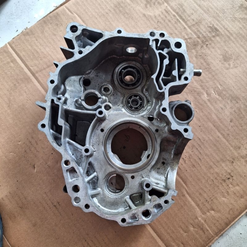 CRANKCASE BLOK KALTER TENGAH KIRI NOMER MESIN VERZA 150 MEGAPRO MONO 150 KARBU MEGAPRO MONO FI 150 I