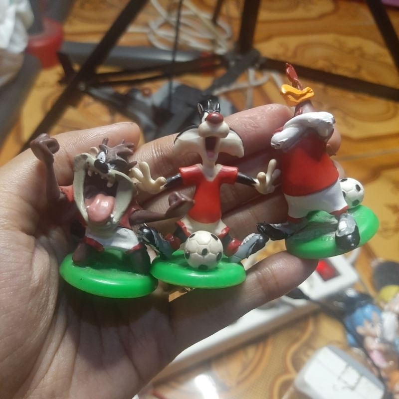 mainan / figure dikoleksi looney tunes tazmania, sylvester, & foghorn leghorn football wbe