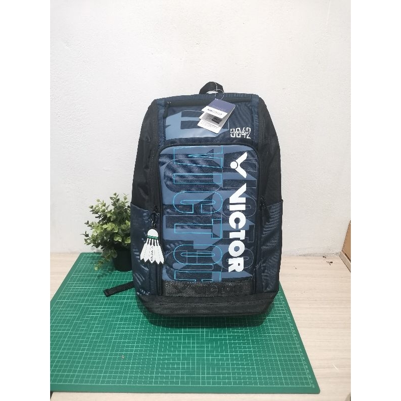 Tas raket badminton victor BR3042 br 3042(masih seperti baru)