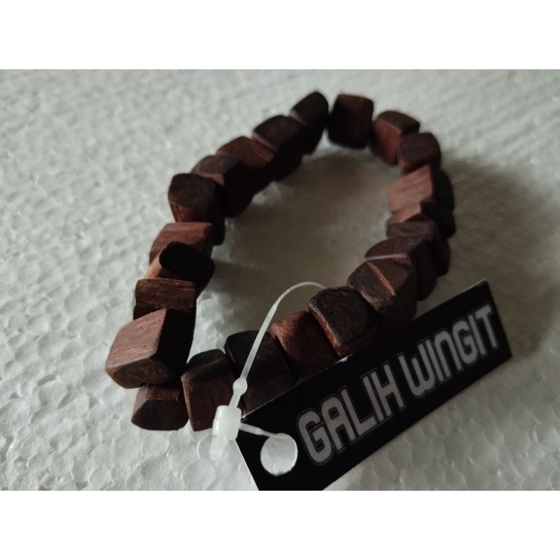 gelang kayu nagasari