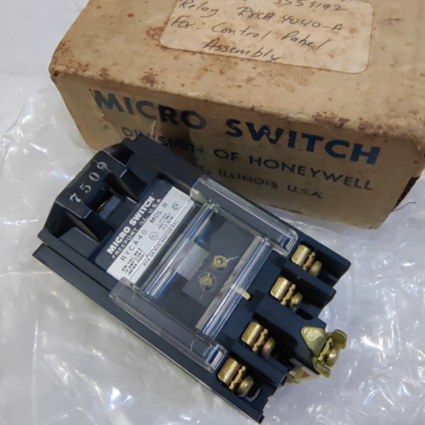 

Dijual Micro Switch RYCA40 MDL B 7509 Relay with one RYAA40 Adder Blocks 600 Berkualitas