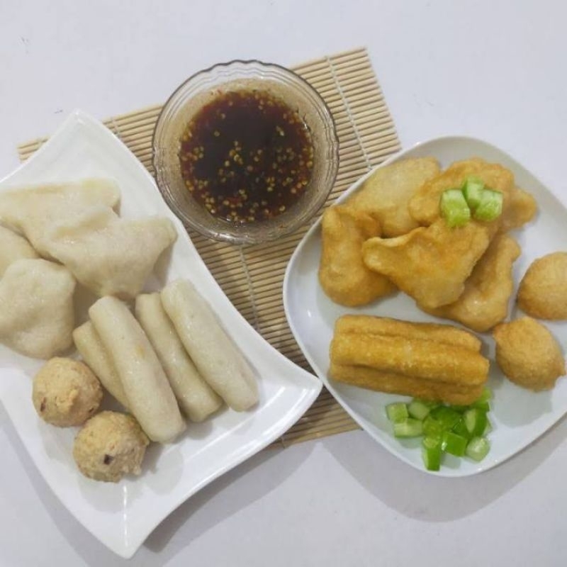 

Pempek Acha - Paket Campur 110ribu -Asli Ikan Tenggiri 100% - Pempek palembang