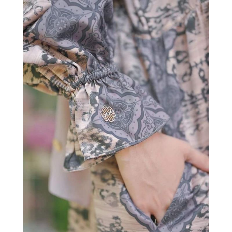 GLADYS DRESS BY JASMINE LIDIA HADIWINOTO