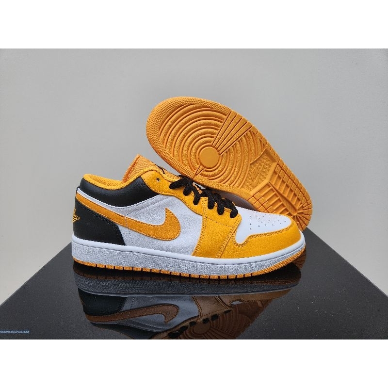 sepatu sneakers pria air jordan 1 low university gold black