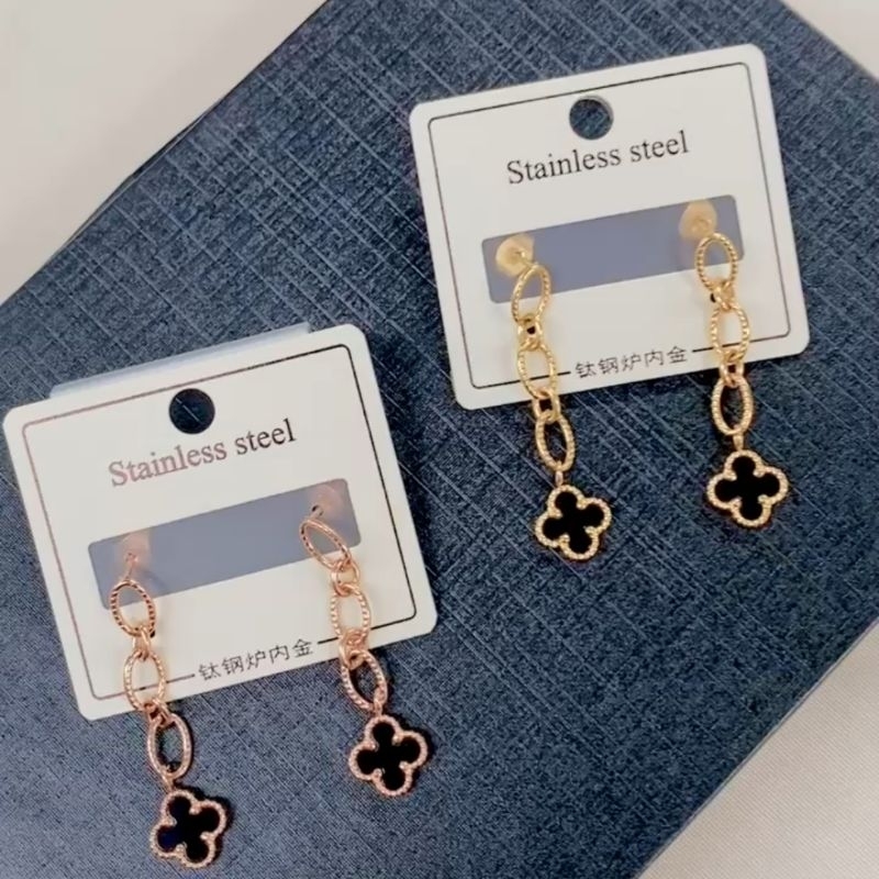 RinaXp- Anting Panjang Clover Bunga Hitam Anting Tusuk Rantai Panjang Titanium Anti Karat Model Terb