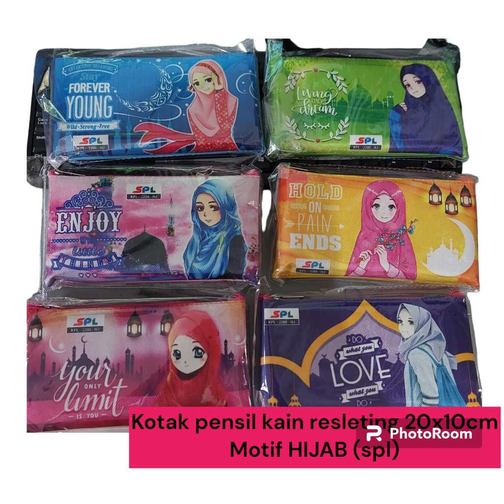 

KOTAK PENSIL KAIN TEBAL KARAKTER HIJAB SIZE 20X10 CM (SPL)