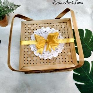 

NEW Keranjang Anyaman Cangking 2 25x25cm Free pita kuning + kertas hampers lebaran | seserahan unik | hantaran wadah makanan | wadah buah | wadah makanan kering | kerajinan tangan | giftbox | hand made | kerajinan bambu | tempat hantaran | wadah