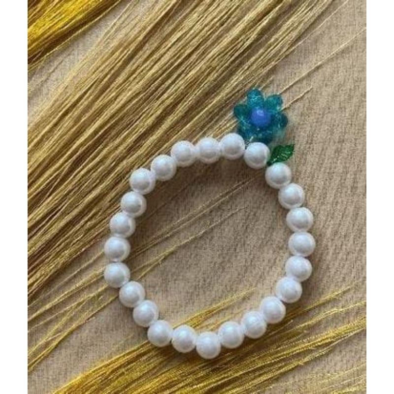 Gelang mutiara putih