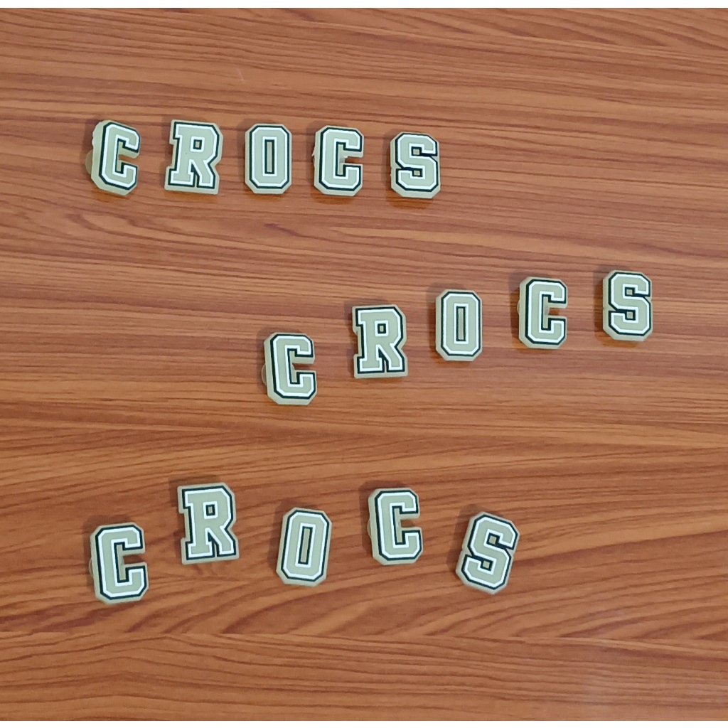 Jibbitz Charms Crocs Huruf  Pin Sandal Glow In The Dark