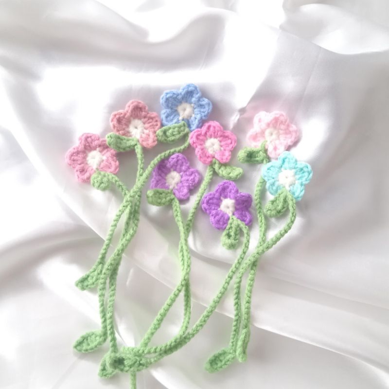 

Pembatas Buku Bunga Rajut Handmade/ Hiasan Buku/ Aksesoris / Hiasan buku lucu / Crochet