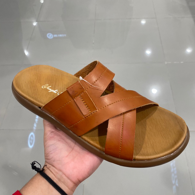 YONGKI KOMALADI SANDAL PRIA SLIP-ON MATAHARI