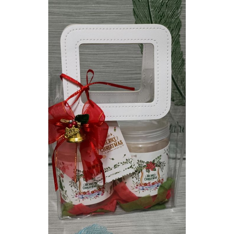 

Hampers Edisi Natal isi Famous Amos cookies