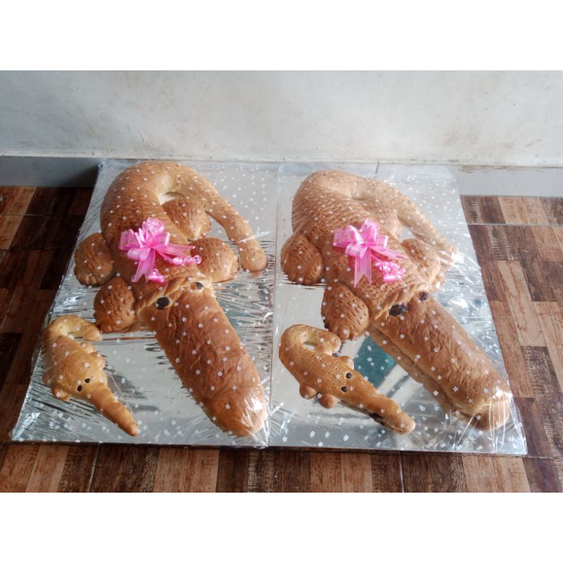 

roti buaya seserahan 4 buaya panjang 60cm x 40cm dapet 2 papan buaya, fresh