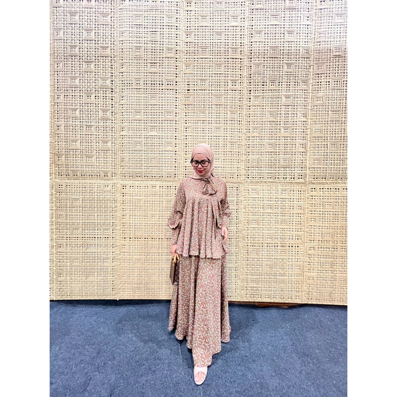 SusanHuda - Deela Set