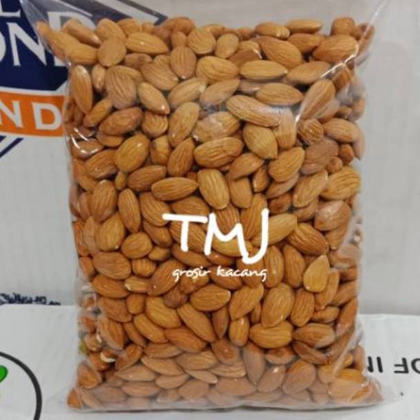 

[♞H38(] KACANG ALMOND MENTAH KUPAS PREMIUM 1KG (uk 27/30) Cuci-Gudang