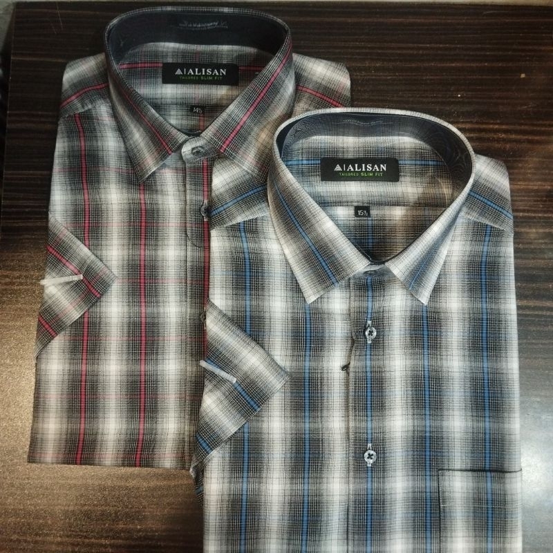 Alisan Motif Garis Krah Kancing Lengan  Pendek