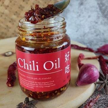 

[KODE 78R9V] Chili Oil Yovi / Minyak Cabai With Crunchy Garlic/Sambal,Sambel Dimsum 200gram (Vegan/Non Vegan)
