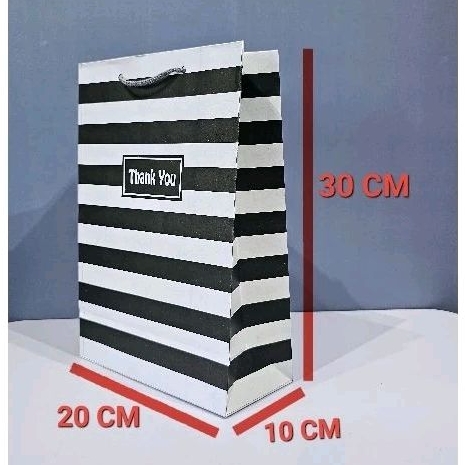 

Paperbag R6 Panjang Zebra Hitam Size 20 x 10 x 30 ( P x L x T ) Tas Hajatan, Tas Souvenir, tas Kado, Tas Songgong, Tas Murah