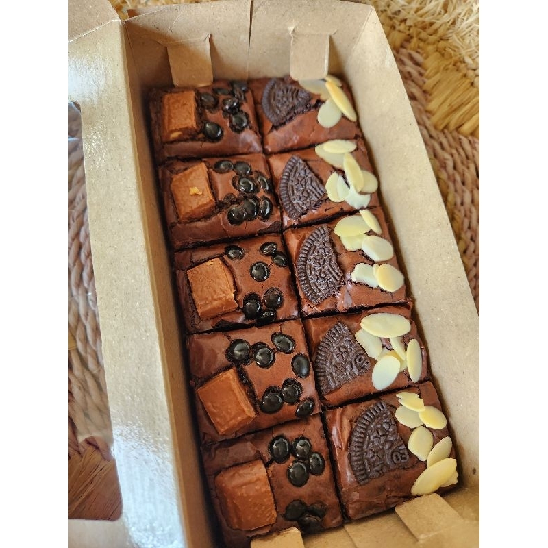 

Fudgy Brownies Medium Full Cokelat