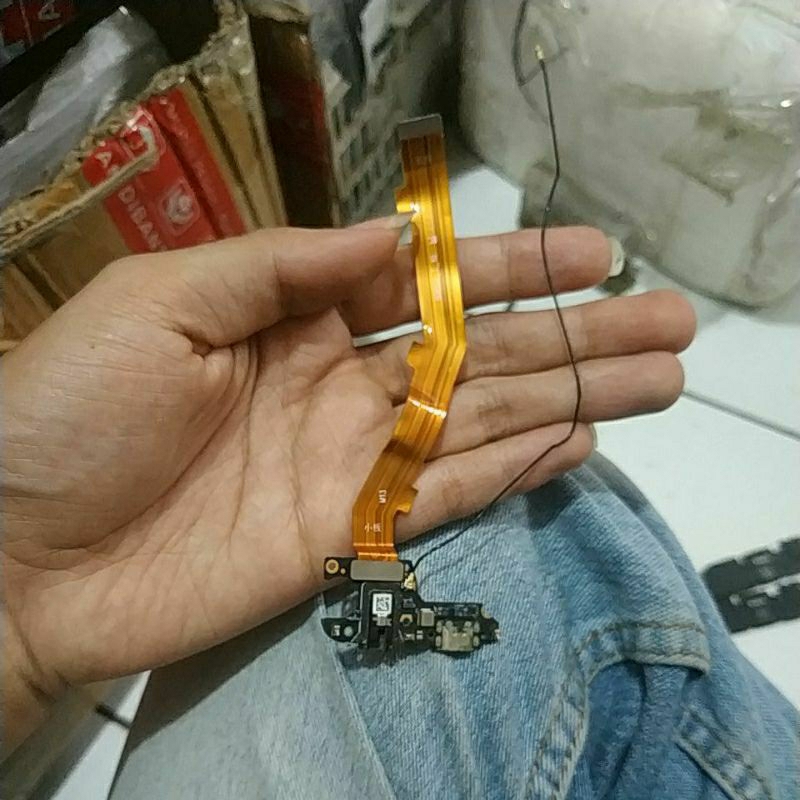 BOARD CAS ANTENA SET BEKAS OPPO A3s 1853