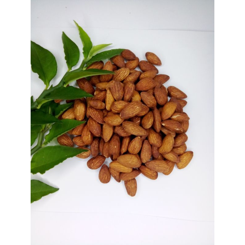 

kacang almond 500 gr